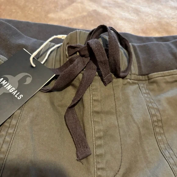 Solid Seam Detail Drawstring Mid Rise Straight Leg Pants - Picture 3 of 8